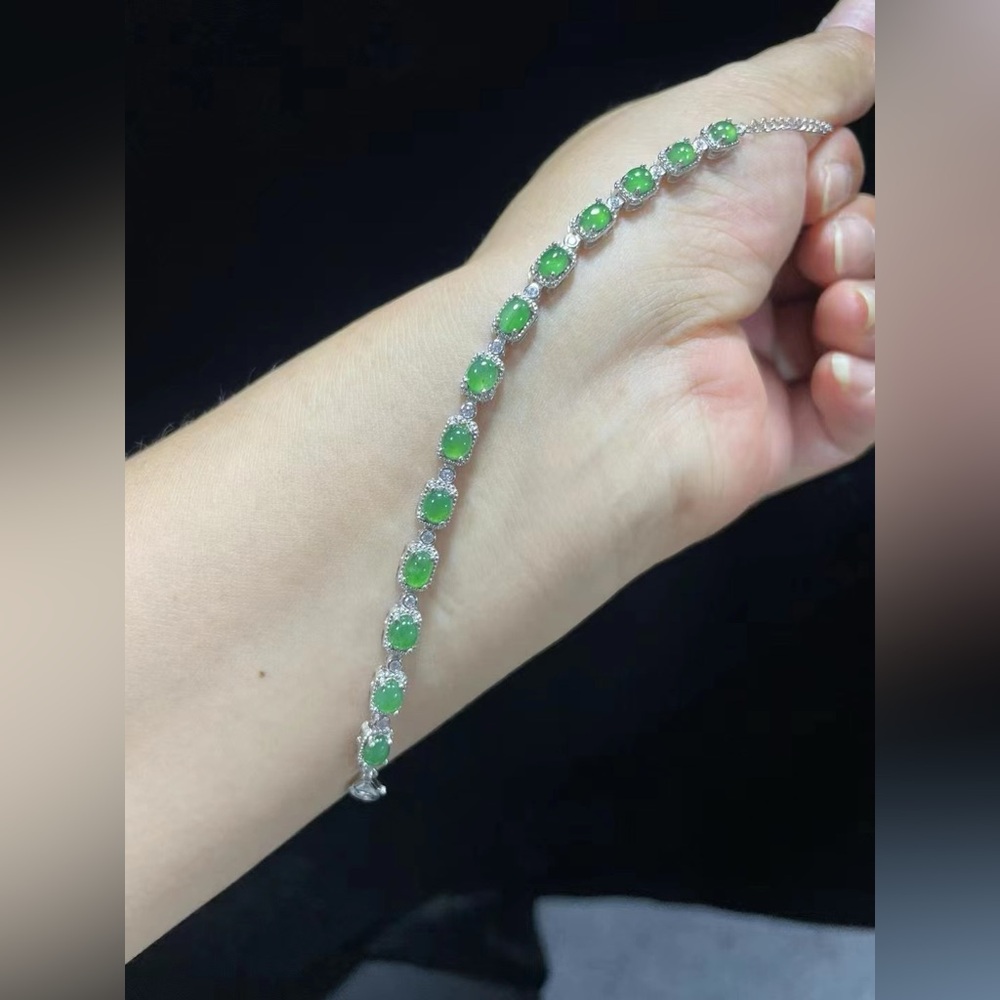 Jade bracelet - Picture 1 of 2